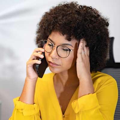 woman-making-a-complaint